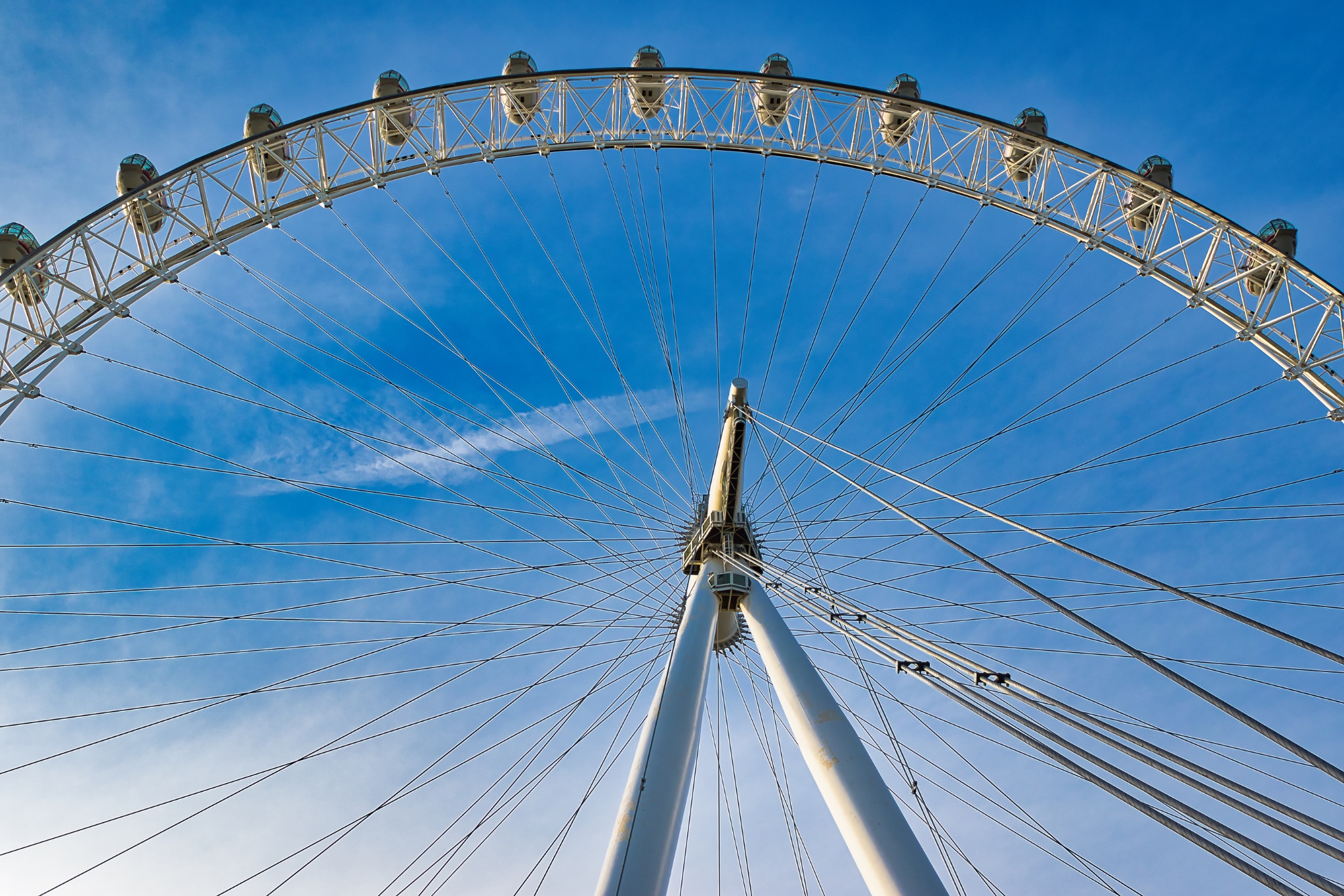 London Eye Ferris Wheel Structure and Capsules